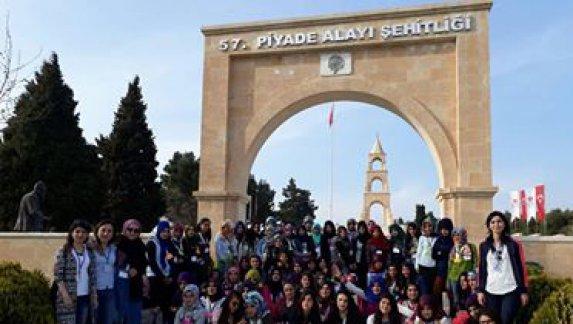Bahçesaray Belediyesi ve kardeş Sincan Belediyesinin katkıları ile 172 lise öğrencinden 72si bugün Van, Ankara ve Çanakkaleye sosyal ve kültürel gezine gitti.